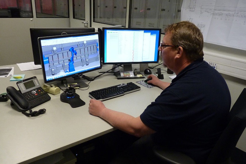 Someone using the almacam software