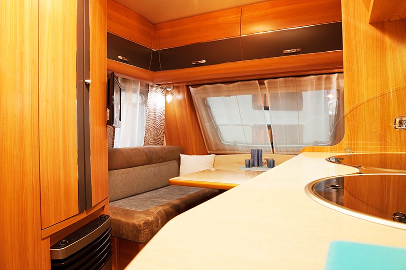 Fabricação de móveis e instalações de madeira